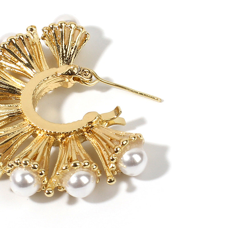 House of Royal Anelle huggie gold earrings with pearl studs product image close up