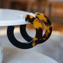 Load image into Gallery viewer, CHELLIE TWO-TONE TORTOISE HOOPS
